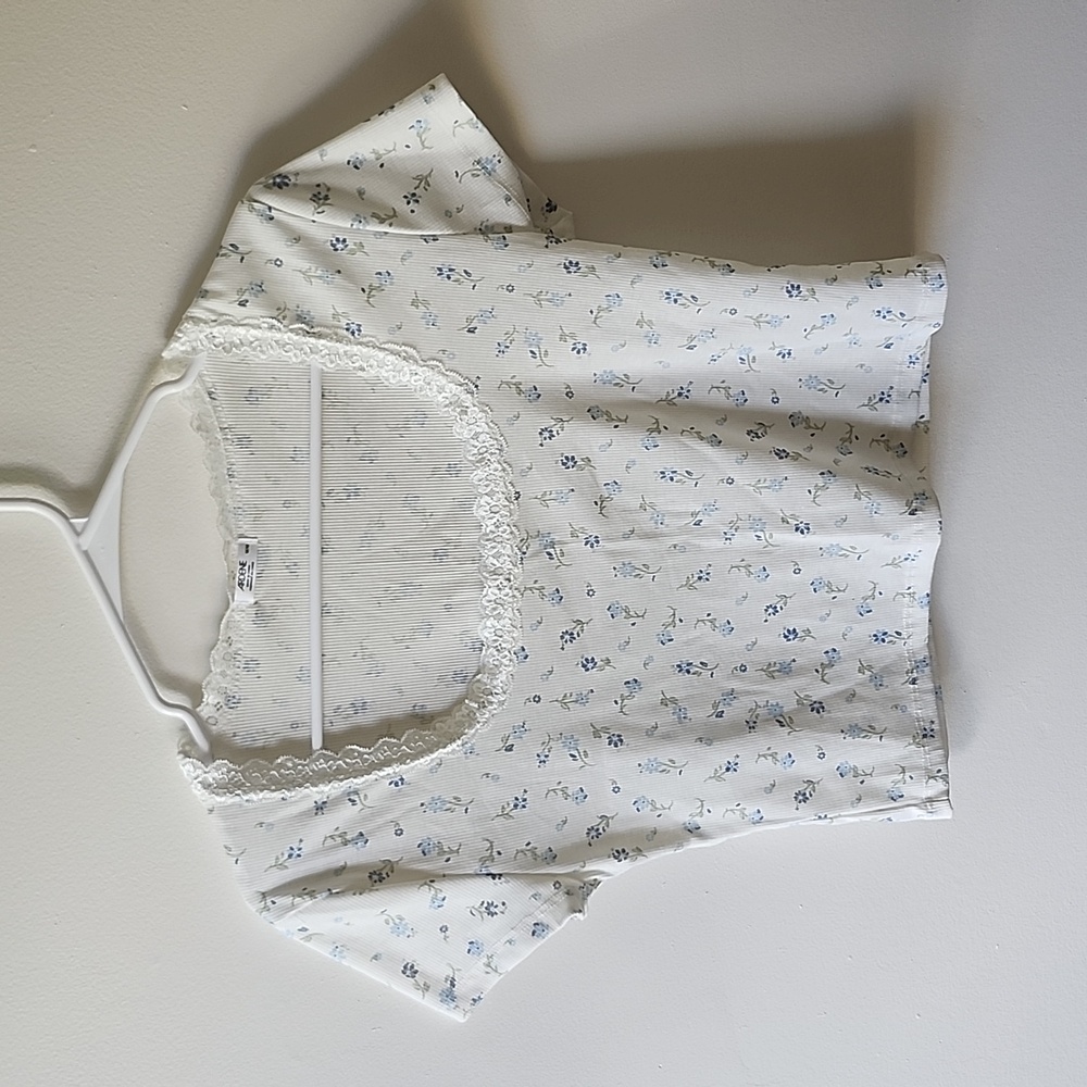 Crop Top - Picture 4 of 8